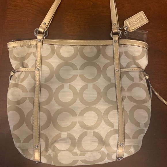 Authentic cross body/shoulder Coach purse. - Picture 2 of 13